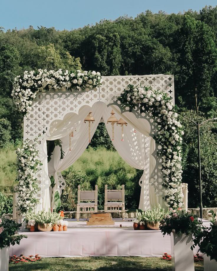 Carved Geometric Mandap Arch - #1105 | Wedding Mandaps